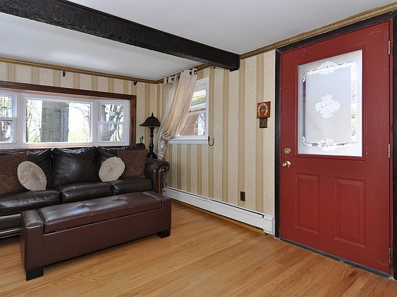 2nd image of 39 Hillcrest Ave