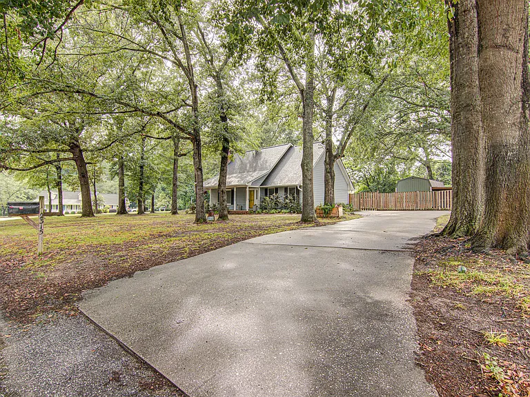 2315 Treetop Ln — Photo 42