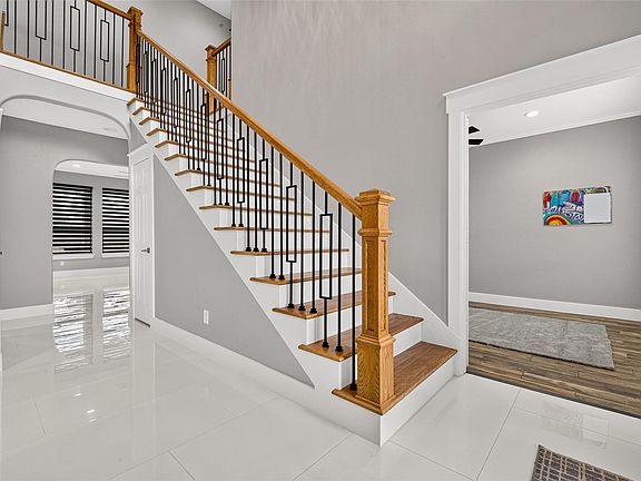 4th image of 710 Parral Ct