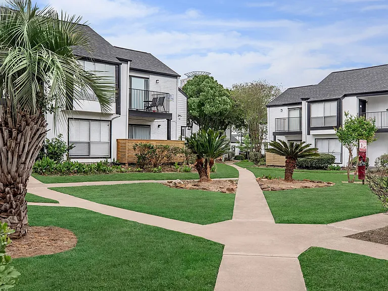 Bayou Park Apartments — Photo 2