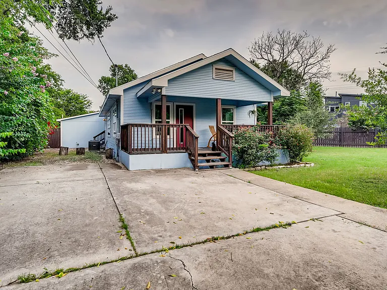 1103 Estes Ave — Photo 2