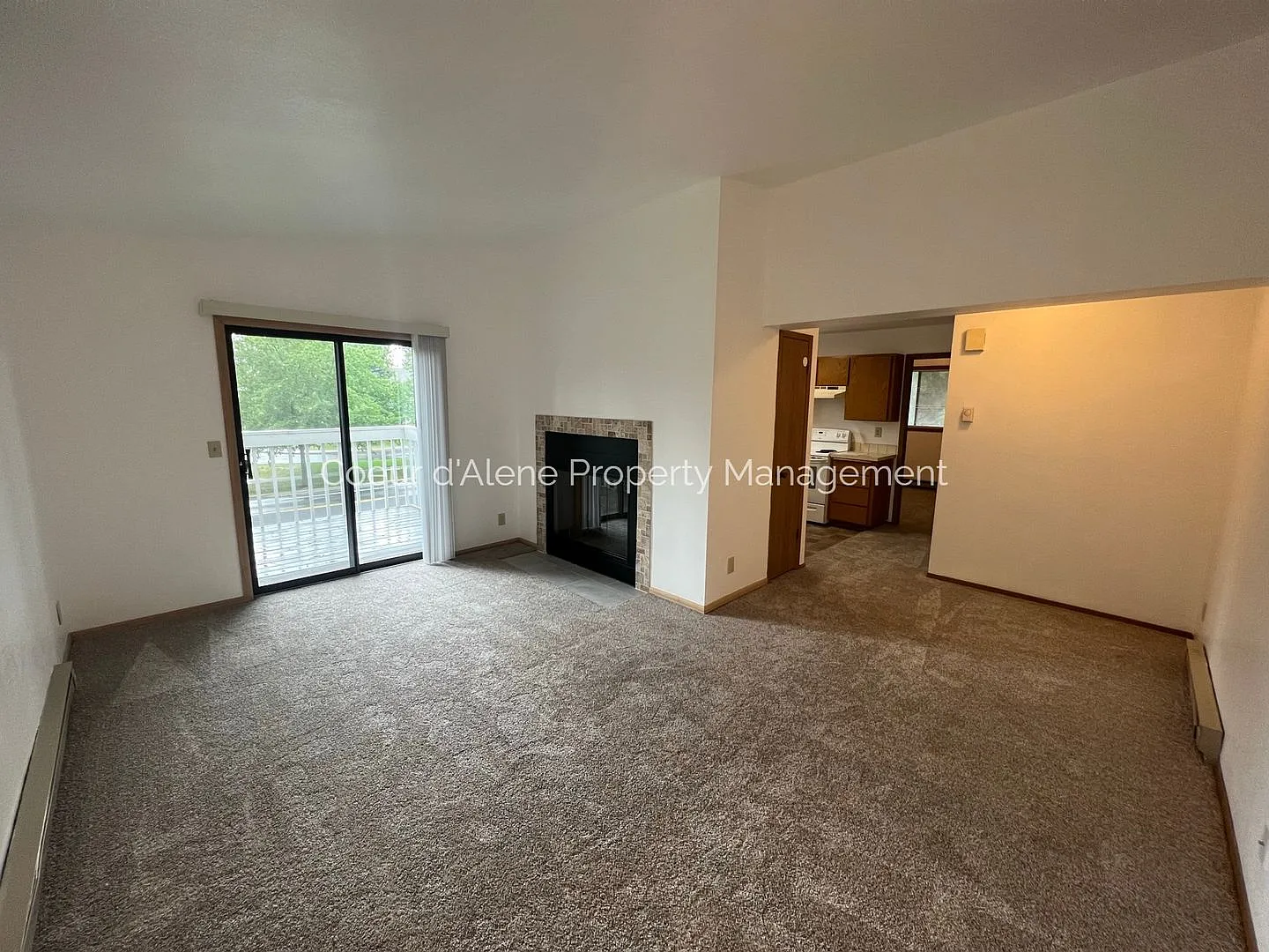 1 bedroom, 1 bathroom apartment w/ great location — Photo 3