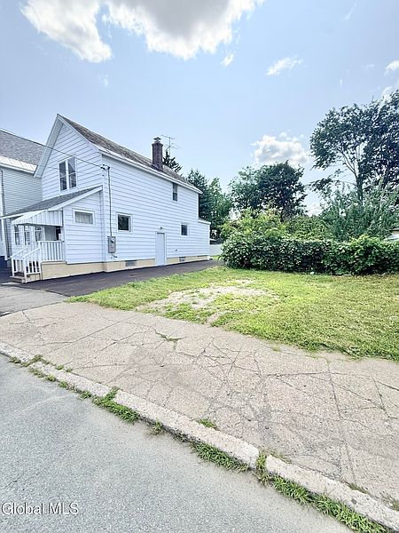 3rd image of 822 Sargent Place
