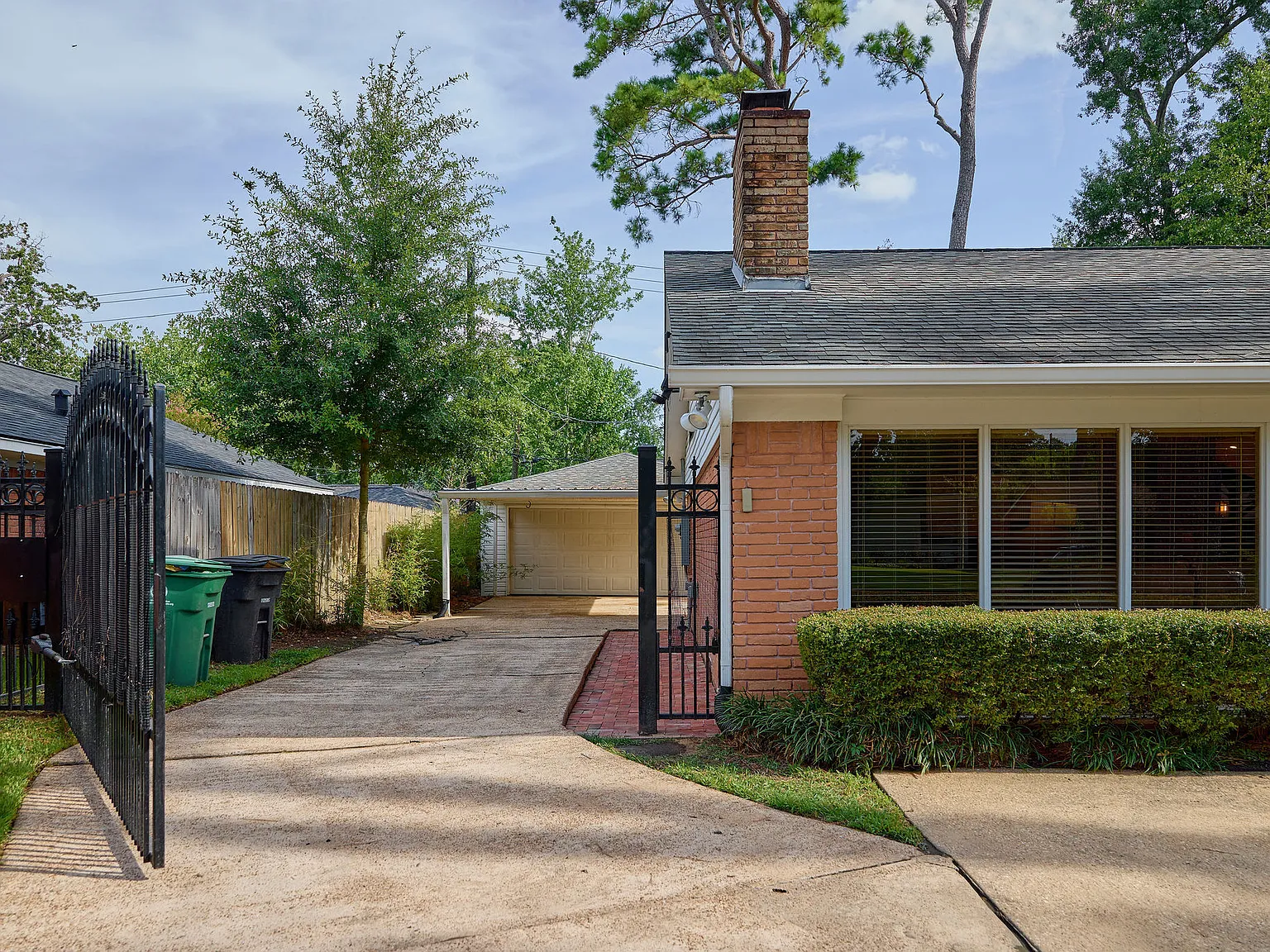 4 bed, 2345 sqft, $3,800 — Photo 4