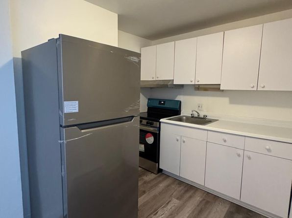 832 Atlantic St APT 2A