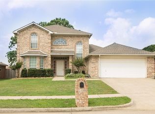 813 Parkhill Dr, Mansfield, TX 76063