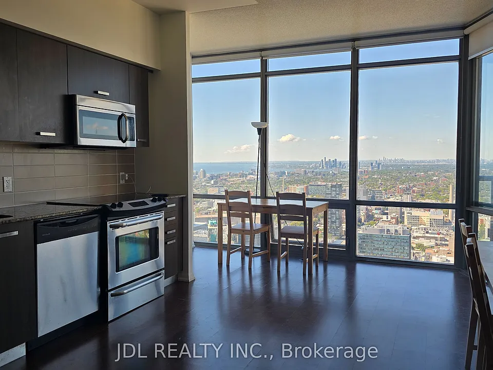 832 Bay St #4702