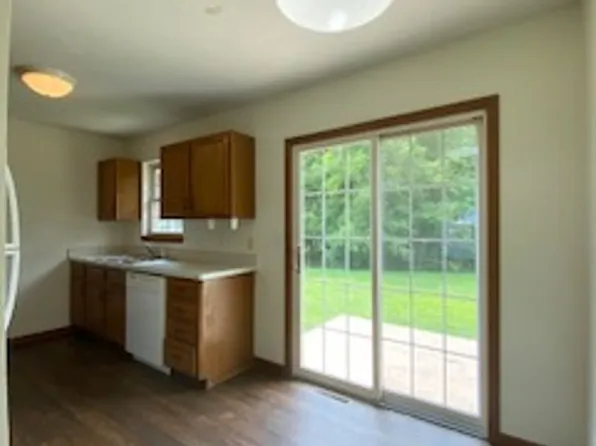 819 Colonial Manor Dr, Goshen, IN 46526