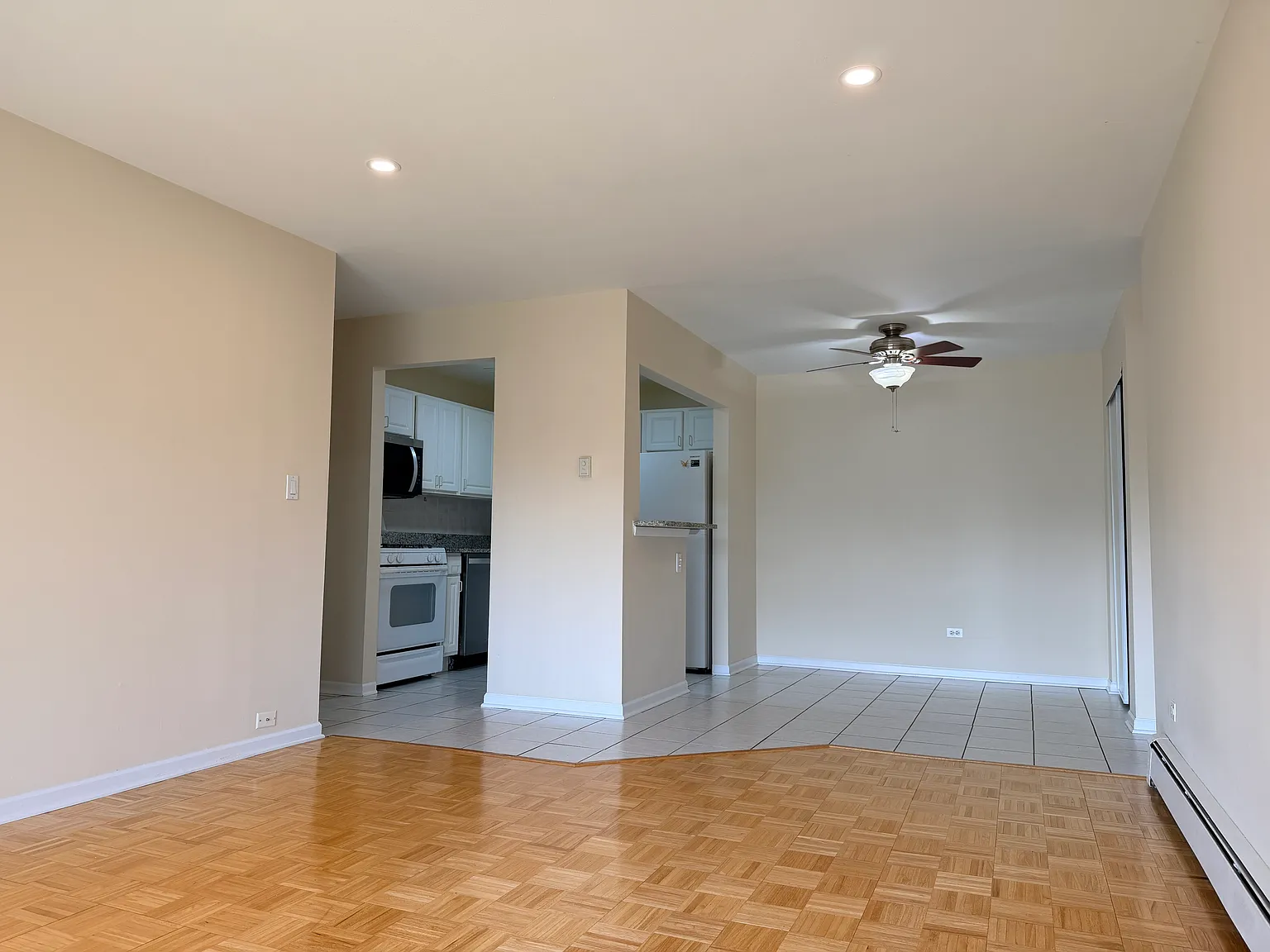 9S220 S Frontage Rd — Photo 2