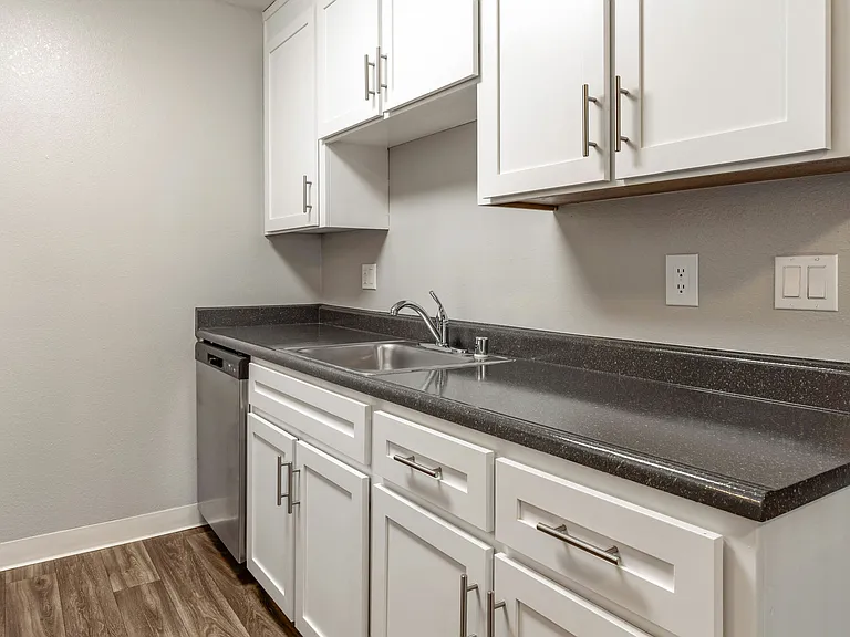 Kentwood Apartments — Photo 22