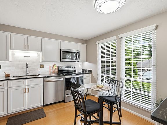 4th image of 10857 Lake Thames Dr #186