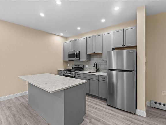 4th image of 86-88 N Winooski Ave