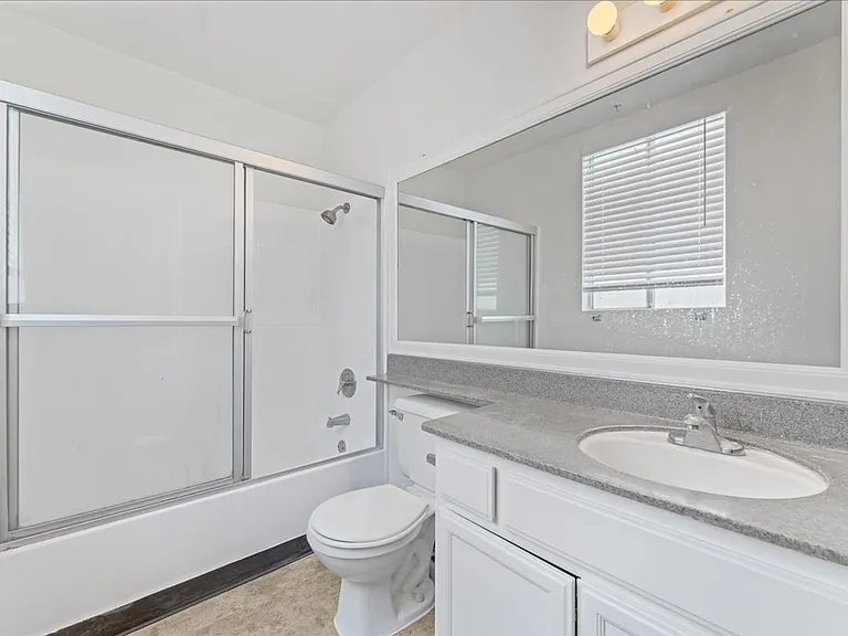 1785 Beloit Ave — Photo 13