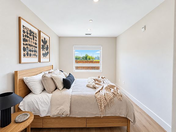 5th image of 8 Hutt Ln #C