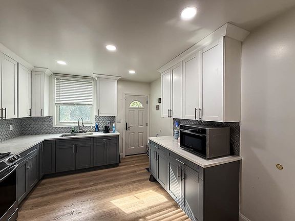 5th image of 145 Ege Ave
