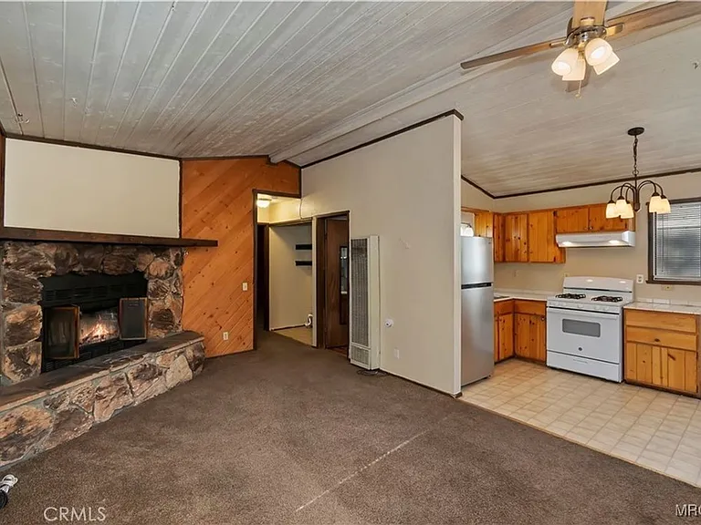 949 Pine Ln — Photo 20