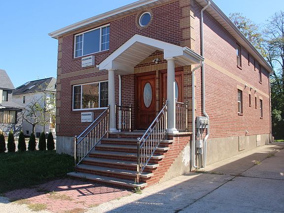 3rd image of 3800 Laurel Ave