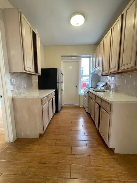 Building Photo - 357 Dahill Rd #1F