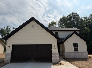 7125 Cambridge Dr, Romulus, MI 48174