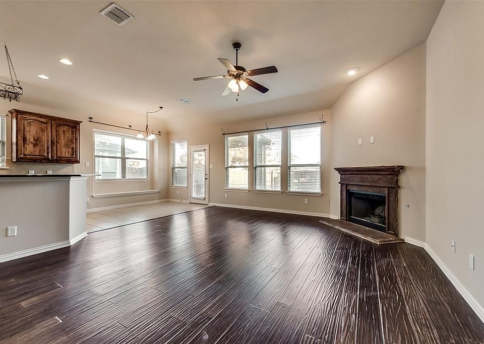 1st image of 837 Lake Hollow Dr