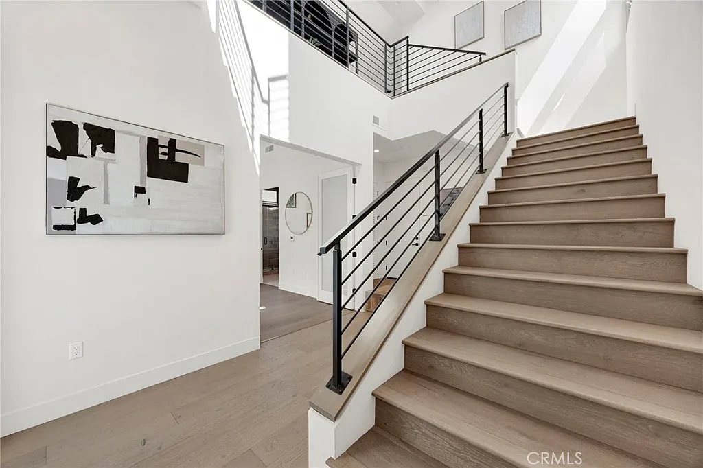 3 bed, 3.0 bath, 3030 sqft, $9,200 — Photo 4