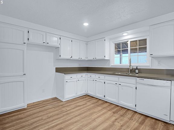 5th image of 20320 SE Walgren Rd
