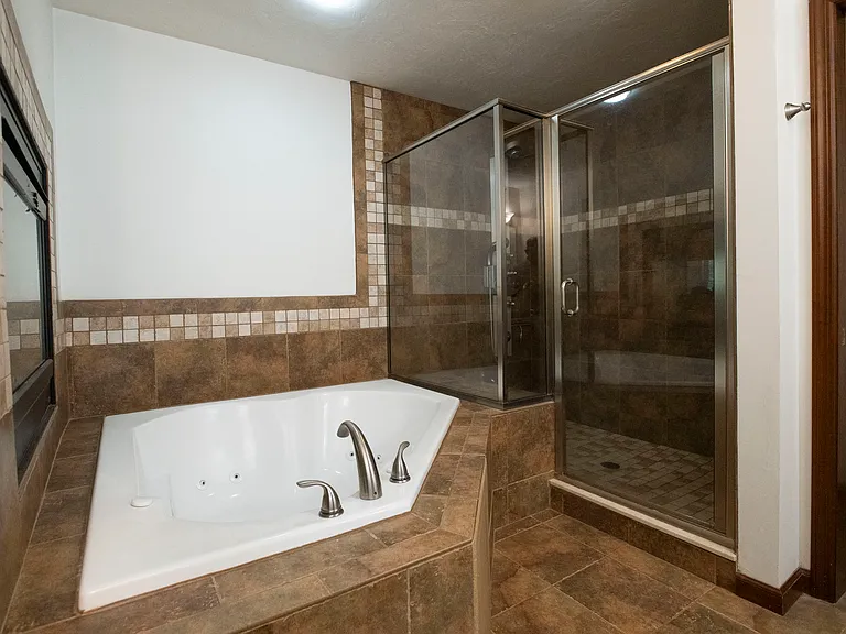 1003 Blackthorne Dr — Photo 14