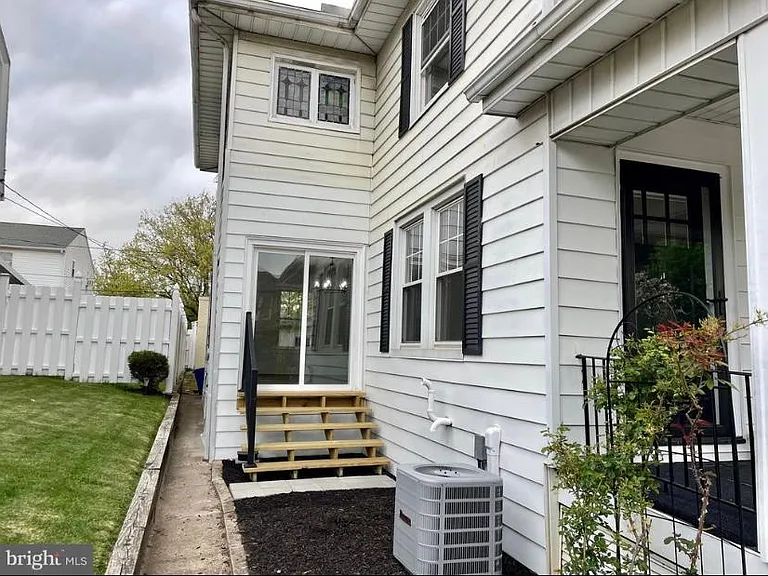407 Walnut St — Photo 2