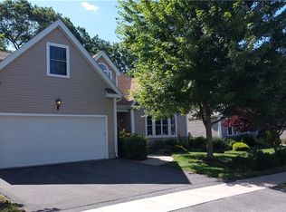 16 Compass Ct, Niantic, CT 06357