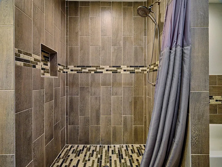 9326 Kostelnik St — Photo 26