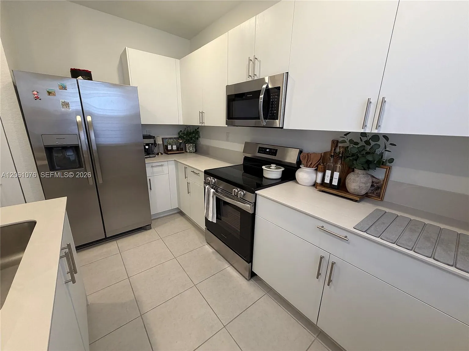 3 bed, 2.5 bath, 1331 sqft, $2,900 — Photo 2