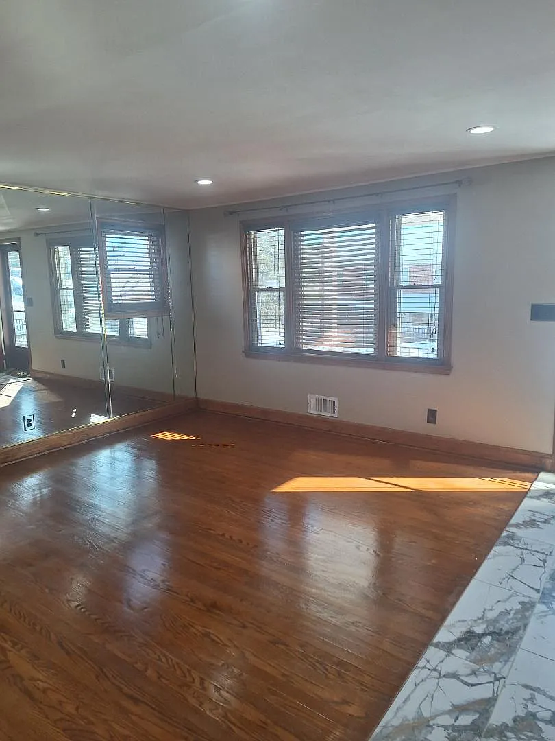 Unit Photo - 5118 Pembroke Ave #5119