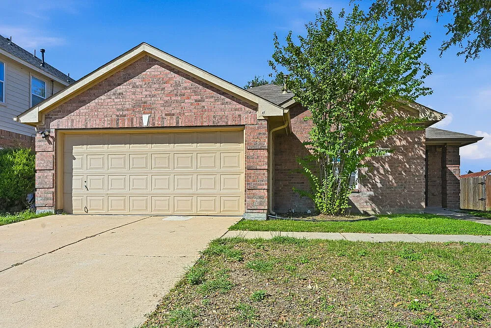 3 bed, 2.0 bath, 1628 sqft, $1,800 — Photo 1