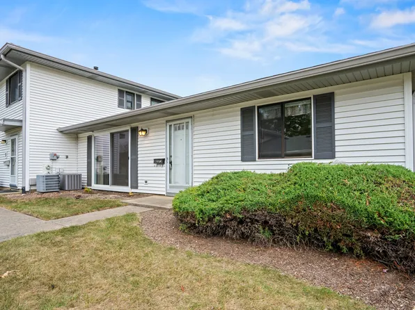 819 Pondview Ct, Schaumburg, IL 60194