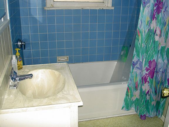 Bathroom, tub & shower