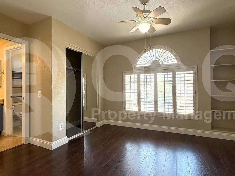 3211 E Behrend Dr — Photo 15