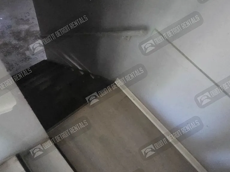 18627 Curtis St — Photo 23