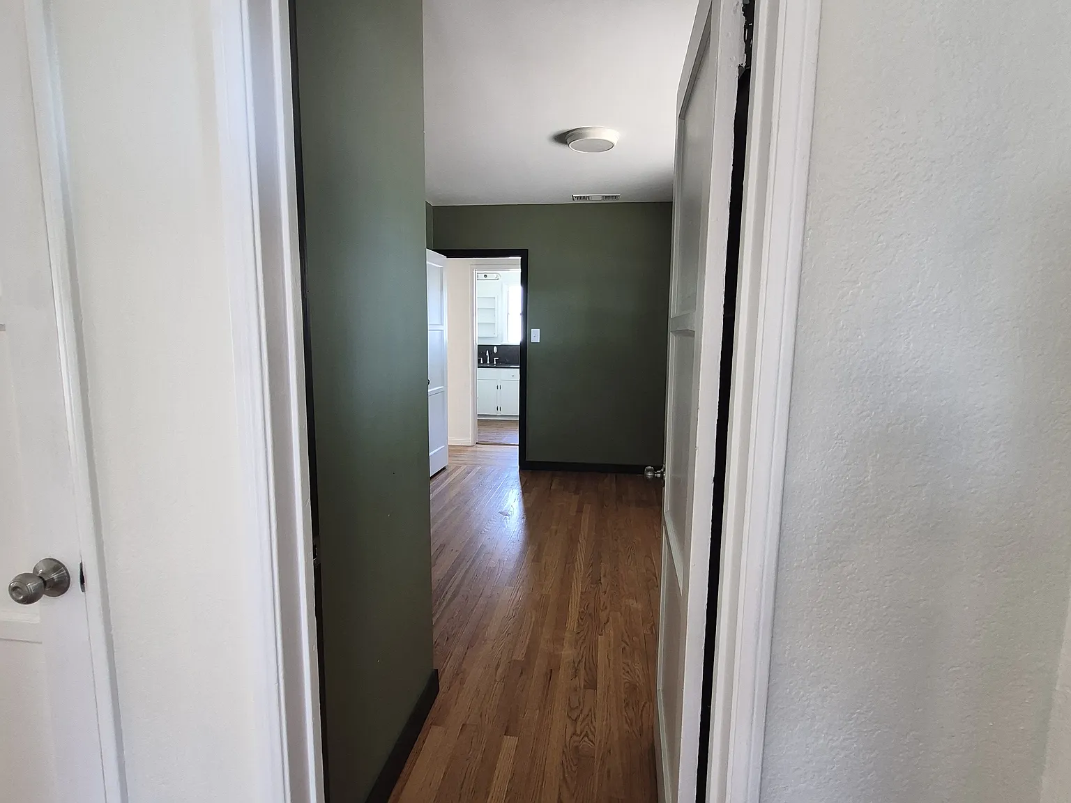 939 Mesa Ct — Photo 3