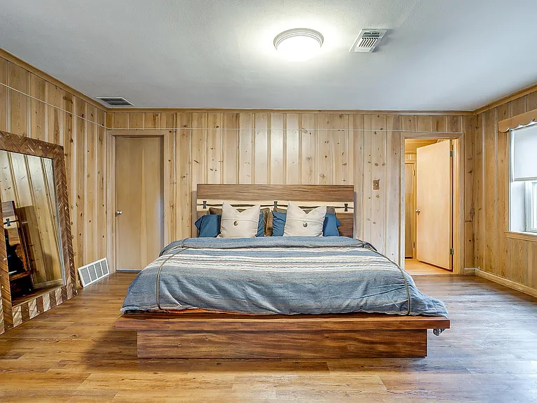 1505 N Riverside Dr — Photo 15