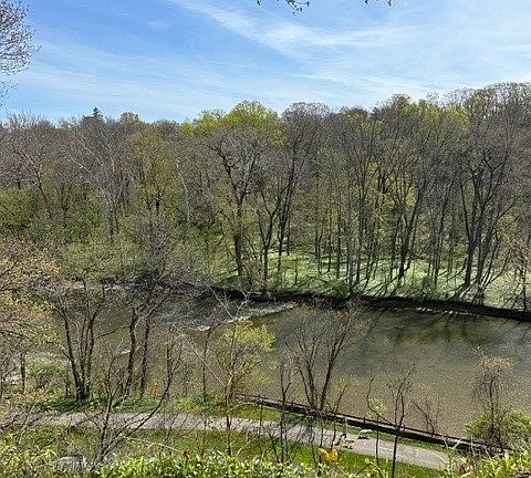 4th image of 2121 Valley View Dr