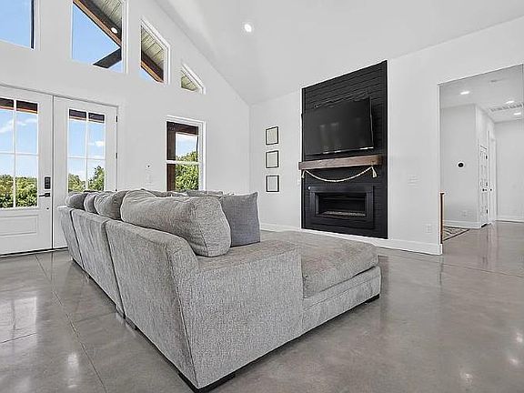 3rd image of 16255 180th St