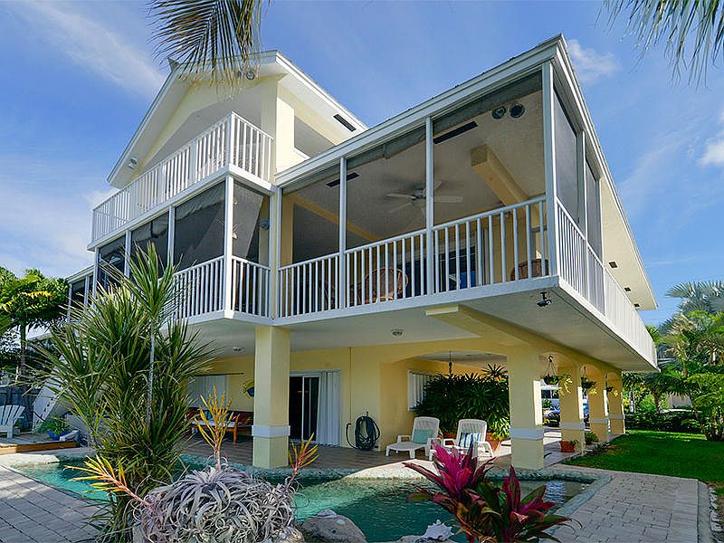 1st image of 213 Bougainvillea St