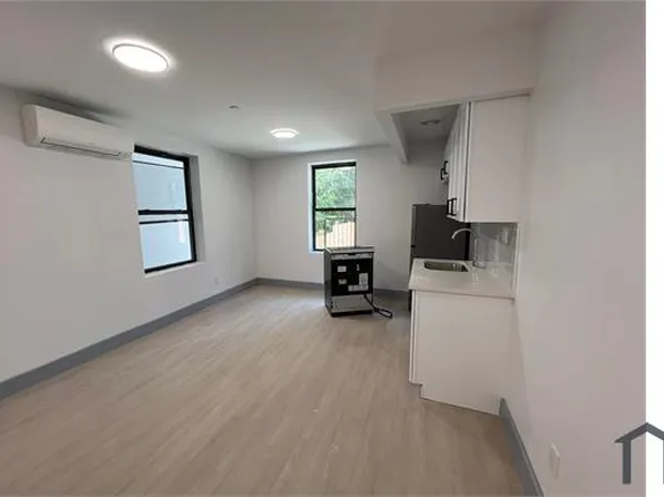 360 E 194th St, Bronx, NY