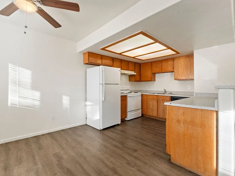 2200 Benmore St #101 — Photo 8