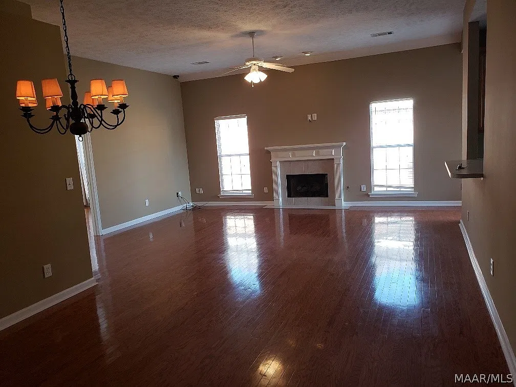 3 bed, 2.0 bath, 1869 sqft, $2,000 — Photo 3