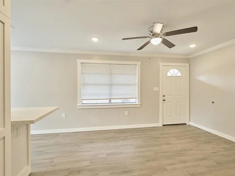 309 S Magnolia St — Photo 9