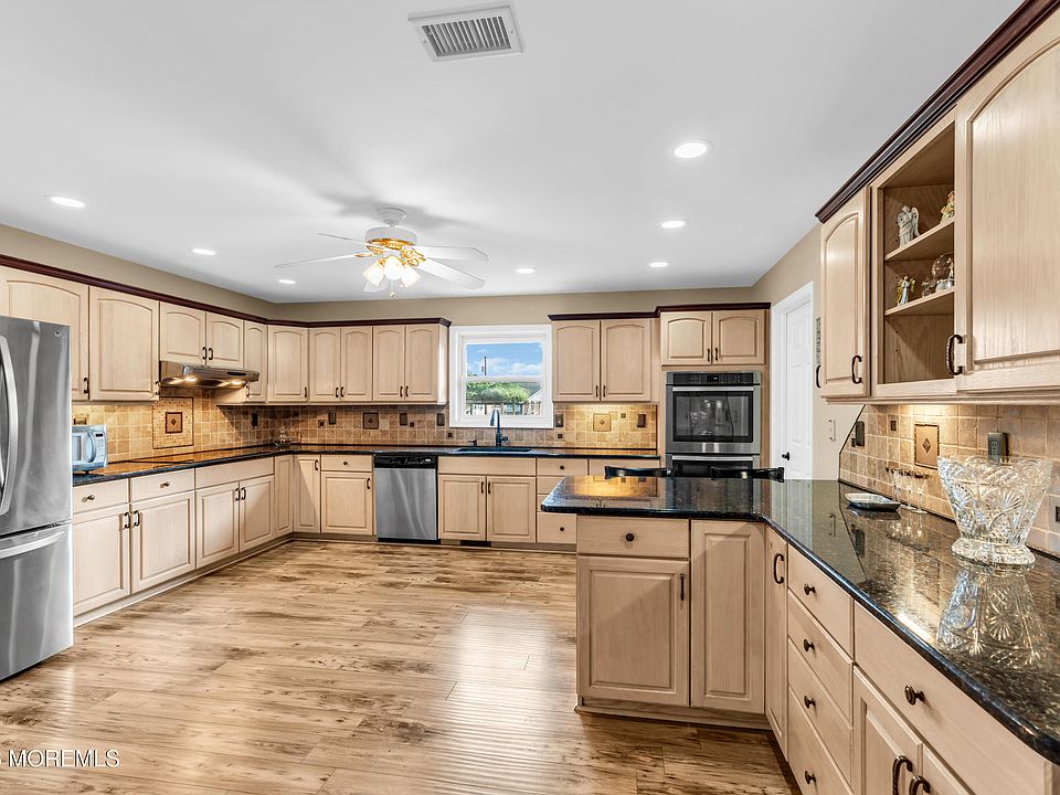 1st image of 526 Huntington Avenue