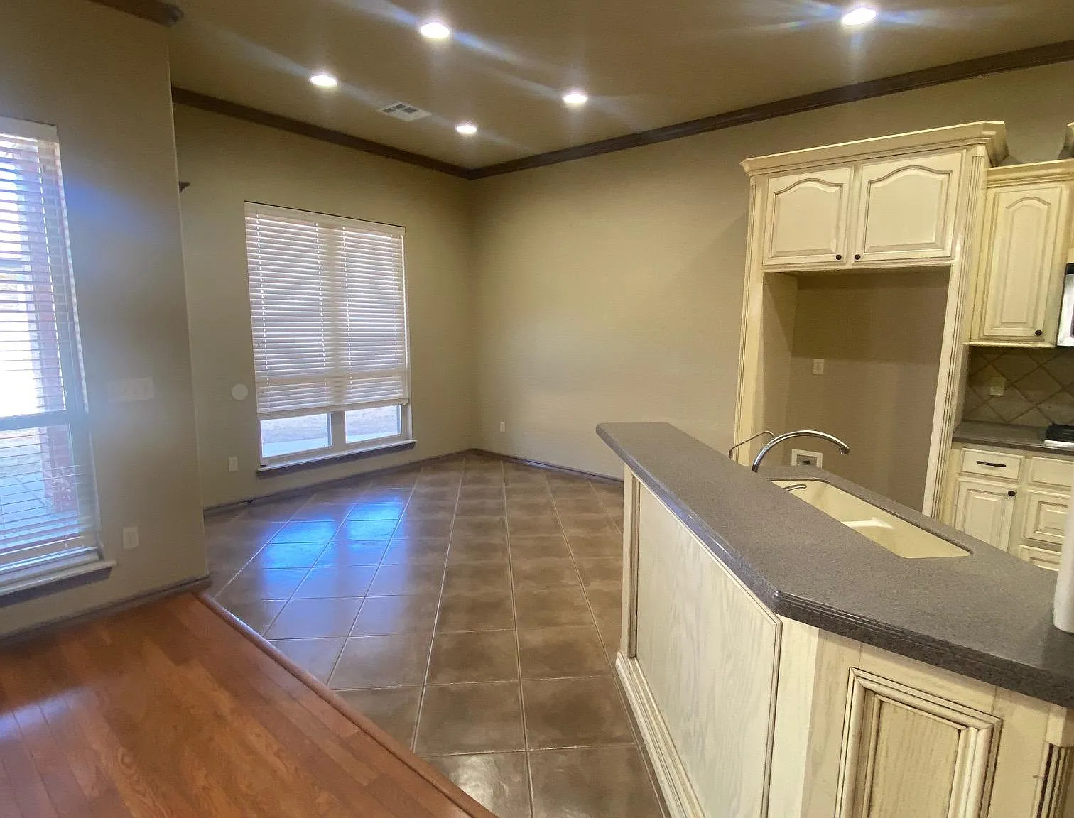 3 bed, 1978 sqft, $1,850 — Photo 3