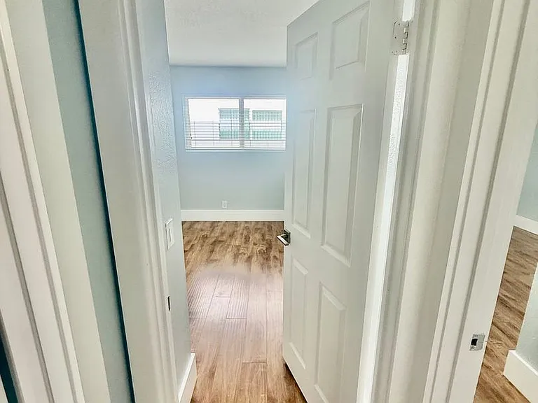 Howard & Lexington Apts — Photo 20