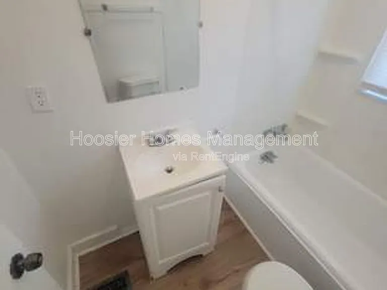 1451 W 34th St — Photo 15